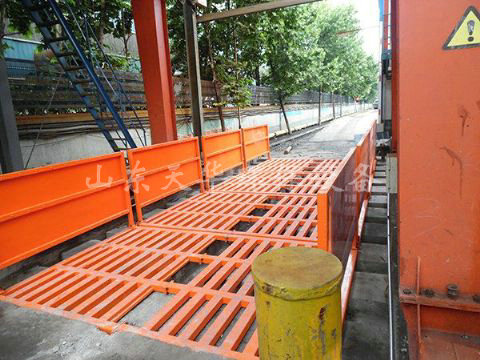 點(diǎn)擊查看詳細(xì)信息<br>標(biāo)題：濟(jì)寧唐口煤礦4X12米煤礦專(zhuān)用洗車(chē)機(jī) 閱讀次數(shù)：2398