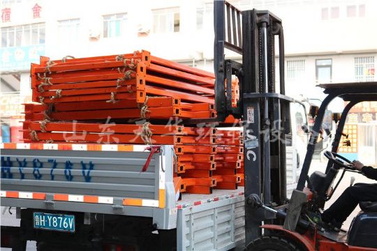 點(diǎn)擊查看詳細(xì)信息<br>標(biāo)題：發(fā)貨現(xiàn)場(chǎng) 閱讀次數(shù)：1868